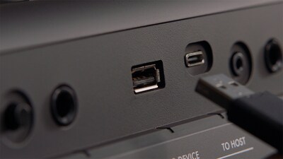 Immagine in evidenza di Connettività e output PSR-E483