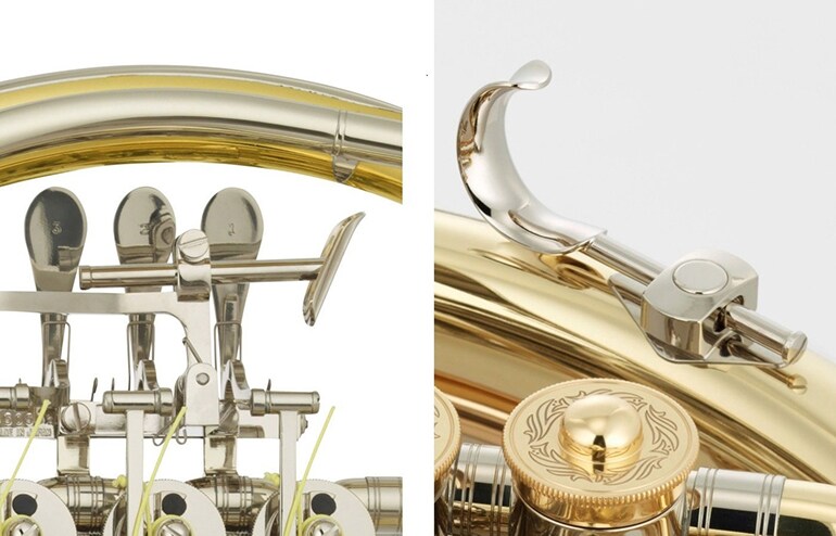 Appoggio per il pollice/leva del 4° cilindro e uncino per il mignolo della mano sinistra