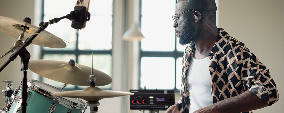 Batteria acustica collegata a Yamaha EAD20 per esercitarsi con basi musicali, tracce click e monitoraggio.