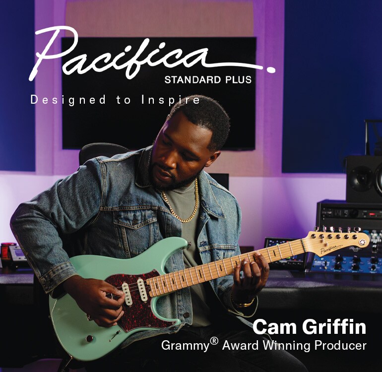 Cam Griffin suona la Pacifica Standard Plus 12 Sonic Blue in uno studio di registrazione