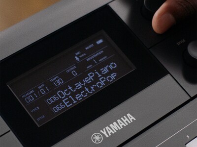 Immagine in evidenza della schermata centrale PSR-E483