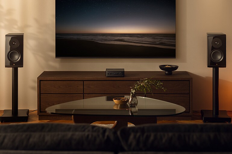 Yamaha WXA-70A collegato a un televisore