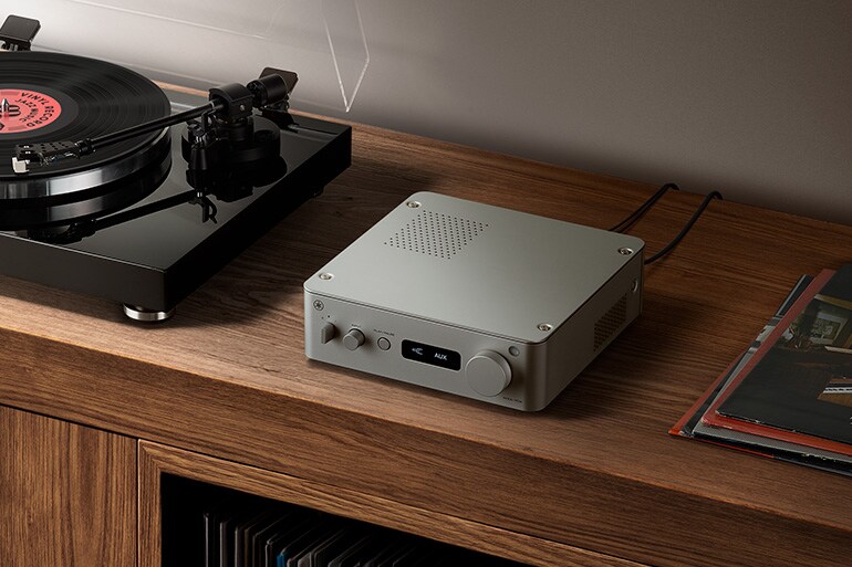 Yamaha WXA-70A collegata a un giradischi