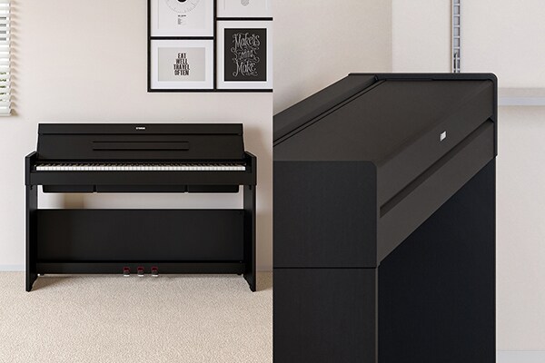 Un pianoforte ARIUS integrato nell’arredamento del soggiorno e un pianoforte ARIUS dal design più piatto e compatto grazie al coperchio chiuso