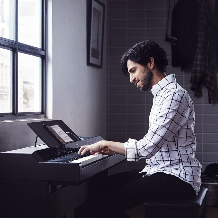 A person playing a Yamaha P-S500
