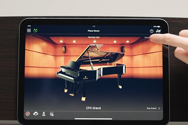 Lo schermo di un tablet che mostra l’app Smart Pianist in uso